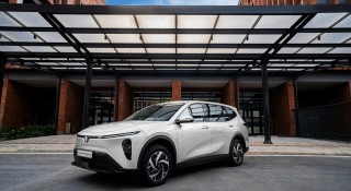VinFast Limo Green tiếp tục 'xưng vương', Toyota Veloz Cross tăng tốc ngoạn mục